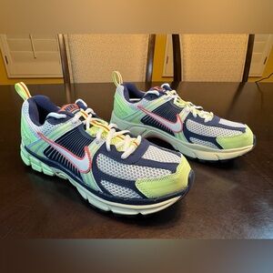 New Nike Air Zoom Vomero 5 Volt Navy Sneakers Shoes Size US 7Y / 8.5 W